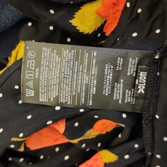 Volcom Wrap Halter Top Medium Black Floral - Picture 4 of 4